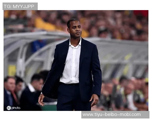 印尼主帅克鲁伊维特赛后情绪失控怒砸椅子眼眶泛红引发关注 印尼主帅克鲁伊维特赛后情绪失控怒砸椅子眼眶泛红引发关注